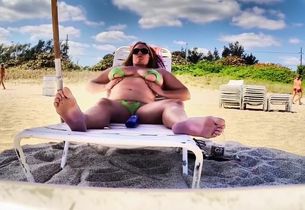 Chubby MILF applies sunscreen to ample